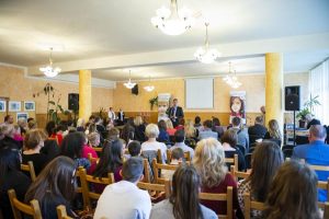 Nevelõszülõi hivatást népszerûsítõ kampányt tartottak Oroszlányon