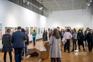 Nyolcvanhat kortárs alkotó mûvei láthatók a Fejér megyei tárlaton
