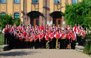 Móri Ifjúsági Fúvószenekar fellépése - további programokkal a kastélyparkban