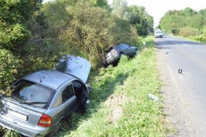 Oroszlány és Környe között okozott balesetet