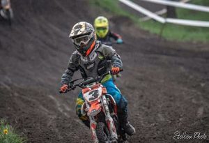 Mindenkit maga mögé utasított az ifjú móri legény - Képgalériával