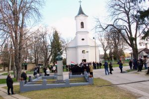 Táncsics leszármazottja is Ácsteszéren ünnepelt, díszpolgára ajándékkal érkezett