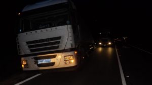 Félpályás útzárat képezett Bakonysárkánynál