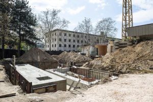 Letették Tatabányán a megújuló megyei könyvtár alapkövét