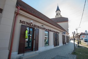 Óriási cipõ- és ruhavásár Móron a Munkaruházati és Barkács Szaküzletben