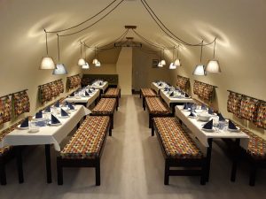 Elkészült, megnyílt Móron a Party Pince - Képgalériával