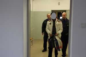 Bíróság elé állították, mert eltiltás hatálya alatt vezetett