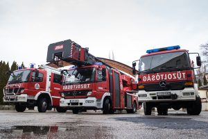 Nyitott szertárkapuk: Gyereknap a Tatabányai Tûzoltóságon