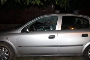 Gépkocsikat tört fel