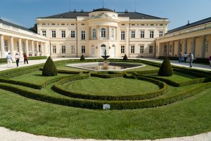 Láss csodát! Székesfehérvár környéki látnivalók: a Károlyi-kastély és gyönyörû parkja