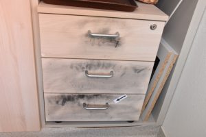 Kórházi orvosi szobából lopott