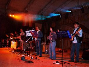 Farsangi retro buli Móron