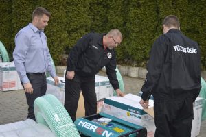 Technikai eszközökkel gyarapodott a tatabányai mentõcsoport - Képgalériával