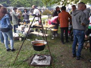 EZERJÓ FAKANÁLFORGATÓ - borral készülõ ételek országos fõzõversenye Móron