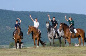 MÓRI ÁLLATIJÓ TÁBOR CSOMAG - "Családi Lovas Nyaralás"