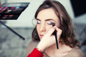 Tavaszi sminkeléssel köszönti a nõket Bridgestone Tatabányán