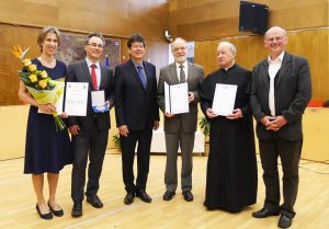 Elismeréseket, díszpolgári címeket adtak át a Városházán