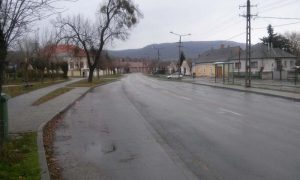 Autóbusz és kisteherautó karambolja Móron