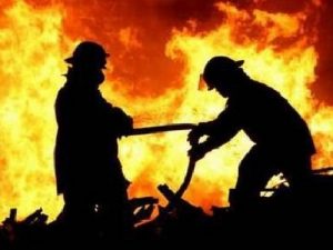 Tûzeset: Szákszendre vonultak a kisbéri lánglovagok