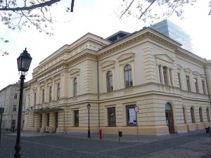 A város egyik legnagyobb kincse a Vörösmarty Színház - története, jelene, érdekességei