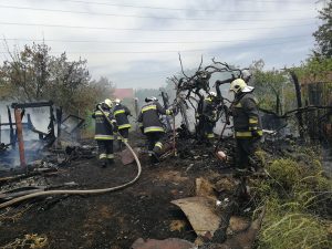 Hétvégi tûzesetekhez és balesethez vonultak az oroszlányi lánglovagok - Képgalériával