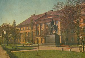 Válogatás Székesfehérvár látnivalóiból, történeti emlékeibõl: Szent István tér