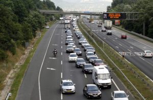 Óránként négyezer autó zúdul az M1- M7-es Budaörsi szakaszára hétvégeken