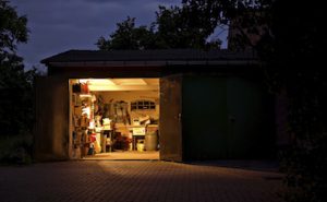 Lopással és garázdasággal is gyanúsítják a kisbéri férfit