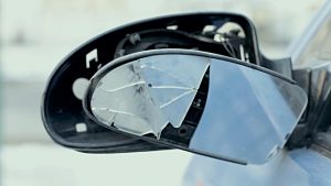 Autókat rongált a városban