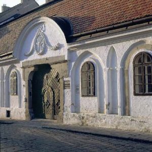 Válogatás a székesfehérvári Belváros látnivalóiból: Megyeház utca