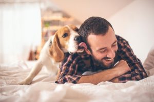 Tudja-e, hogy miért nyalogatják a kutyák elõszeretettel a gazdájukat?