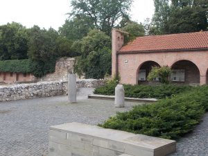 Fehérvár egyedülálló történelmi emlékeibõl: Nagyboldogasszony-bazilika, vagy Szent István bazilikája