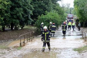 Két utcát is elöntött a Súri-patak Bakonycsernyén - Frissítve, képekkel is