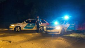 Lelõttek a gyõri rendõrök egy férfit, mert karddal támadt rájuk