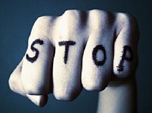 Garázdát keresnek a tatabányai rendõrök