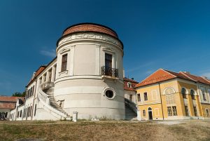 Látnivalók, mûemlékek Székesfehérvár közelében: Amadé-Bajzáth-Pappenheim-kastély