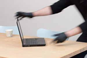 Idős emberektől loptak többször Oroszlányon