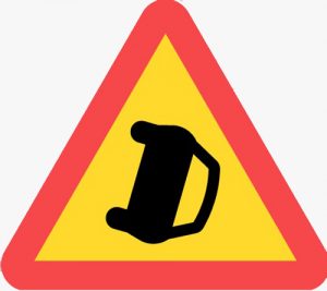 Autó borult fel Császár és Dad között