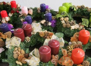 Adventi koszorúkészítés több helyen városunkban!