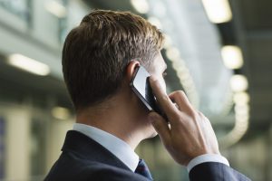 Ki lehet a  telefonvonal végén?