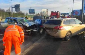 Három autó ütközött az Egér útnál