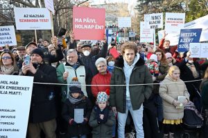 Budaörsiek Päivi Rässänen mellett
