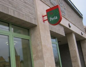 Tanulságos beszélgetés a postán...