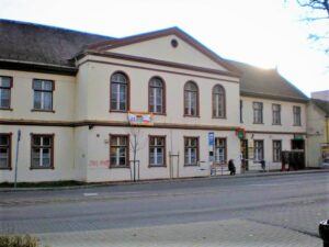 Pince a kastély alatt