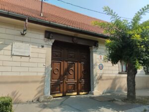 A katolikus óvoda felújított kapuja