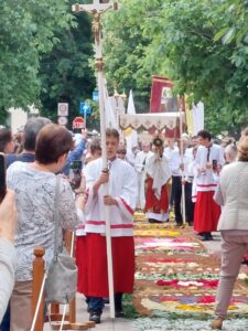 Úrnapi körmenet Budaörsön