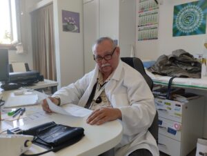 Deus Sanat, Medicus Curat – Isten gyógyít, az orvos kezel