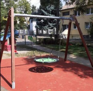 A Clementis-játszótér új burkolatot kapott