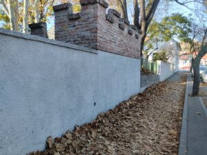 Ősz Budaörsön - az avar az utcán hever