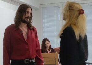 Edward király, angol király, léptet fakó lován...